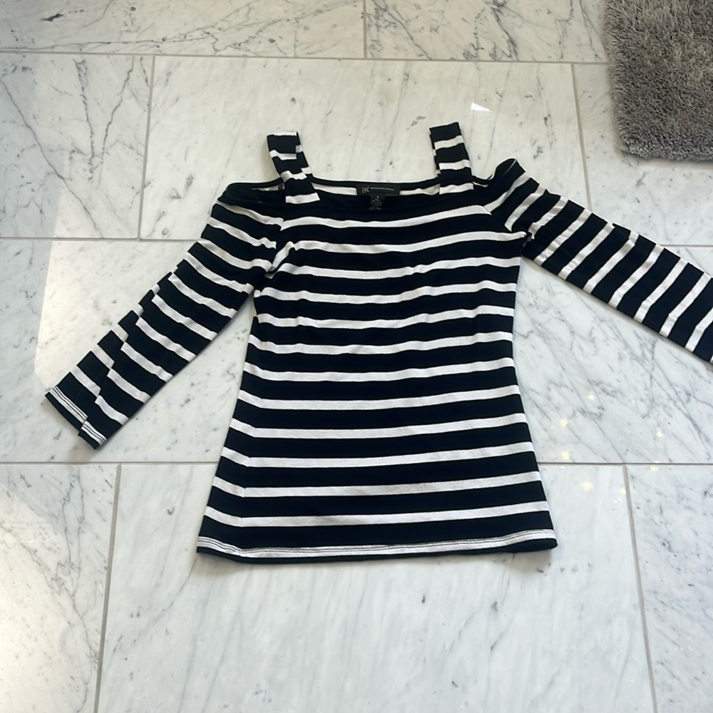 Off the shoulder black and white 3/4 length top by NC international concepts.